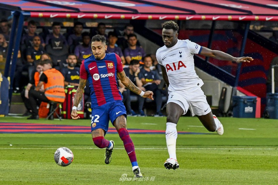 短道速滑队：王晔在比赛中受伤送往医院治疗，退出后续比赛中国国家短道速滑队官方微博.